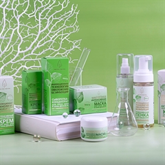 Очищающая пенка для умывания лица, шеи и зоны декольте (с комплексом растительных стволовых клеток)